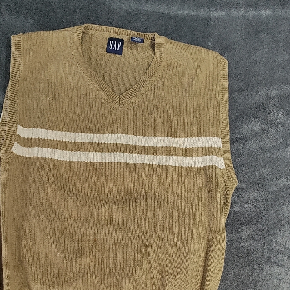 GAP Men's V-Neck Sweater Vest in Tan and Cream Vintage!